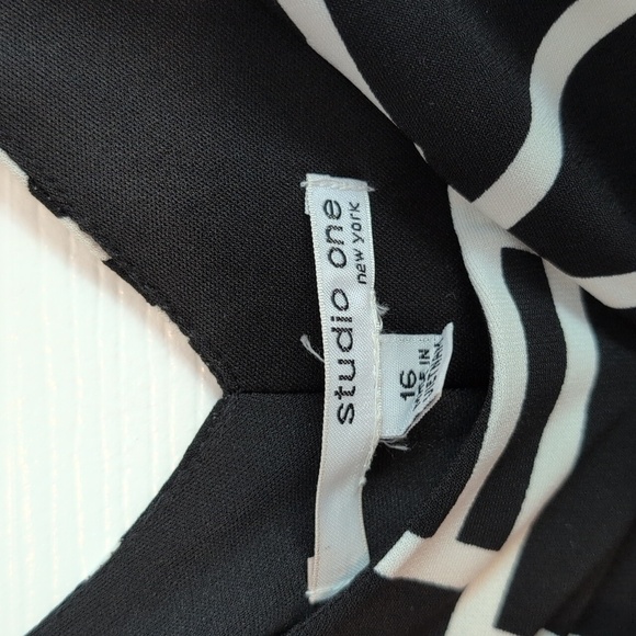 Studio One Geometric Black and White Dress Size 16 NWT - Picture 8 of 9